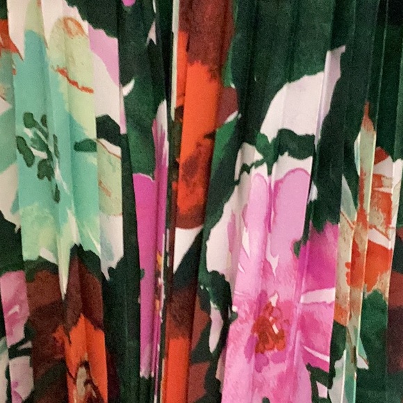 Anthropologie Pleated V-Neck Dress NWT size 6 - Picture 12 of 12